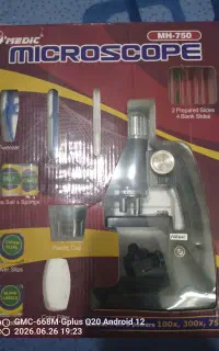 میکروسکوپ دانش آموزی.