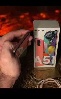 سامسونگ A51درحد بدون نقطه ص۱۲۸گیگ رنگ خاص