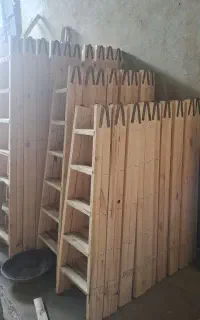 نردبان چوبی دو طرفه نقاشی و یک طرفه