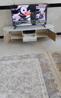 زیر تلوزیون رنگ سفید