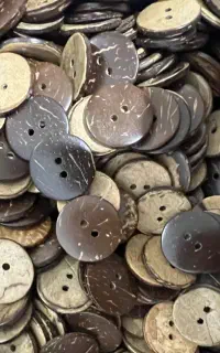 ۱۰۰۰ عدد دکمه چوبی دو سانتی