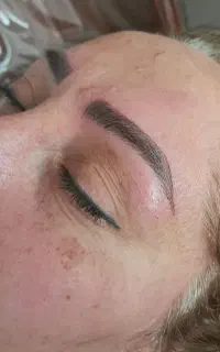 میکروبلیدینگ ابرو (تخفیف ویژه ظرفیت فقط ۳ نفر )