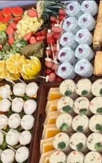 سینی مزه،فینگر فود،میوه‌آرایی و انواع حلوا و خرما