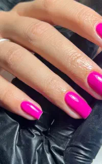 کاشت ناخن ۱۰سال سابقه