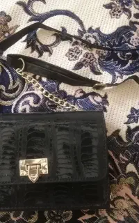 کیف چرم (700 تومان)، نیم بوت سایز 40و مانتو رایگان