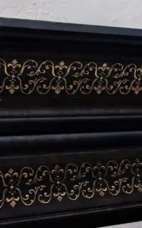دوتا کتیبه طول هرکدام ۲۰۴ سانت