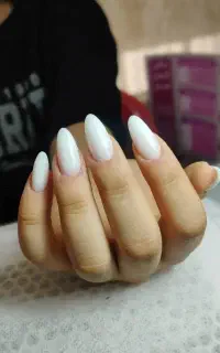ناخنکارم و دنبال سالن