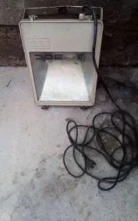 فروش پروژکتور بزرگ بانورقوی سالم