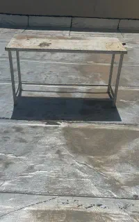میز فلزی