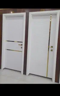 در اتاقی  درب داخلی لوکس