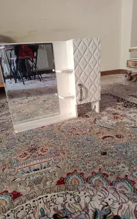 آیینه تو دستشویی