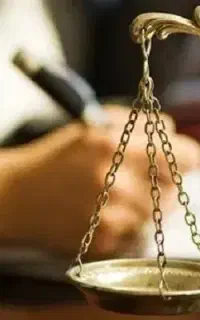 وکیل پایه یک دادگستری (خانم)