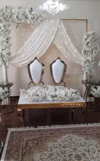 تشریفات مجالس گل آرایی کف استیج بادکنک آرایی