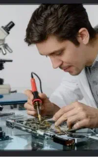 همکاری تعمیرکار موبایل
