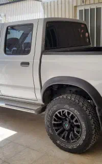 نیسان پیکاپ دو کابین ۸۷