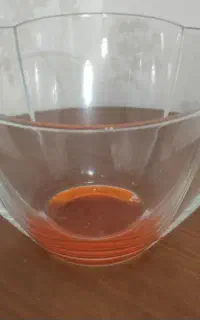 یک ظرف میوه خوری و فنجان و نعلبکی ۶ تایی