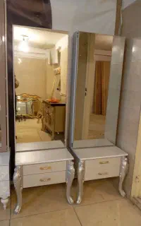 اینه قدی اینه تمام قدریلی پشت قفسه دار