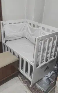 تخت بچه تمیز