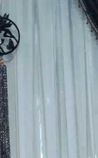 یه‌پرده‌حریر‌درحد‌نو‌بفروش‌میرسد