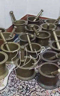 آسیاب قدیمی آیینه شمعدان ظروف فلزی