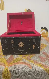 صندوقچه تمام چرم با چوب بلوط