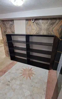 کتاب خانه یا جای لباس برای مغازه