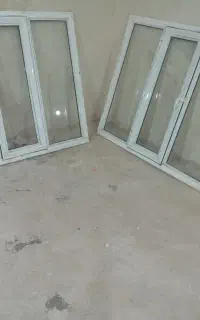 2 عدد پنجره آلومینیومی، مقداری شیشه بوفه