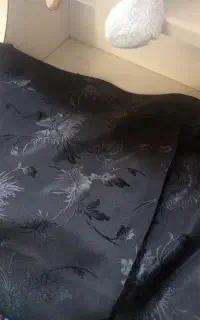 پارچه ی چادری ساتن گل دار مشکی