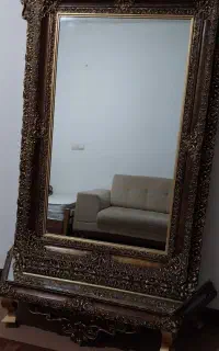 میز تلویزیون و آینه