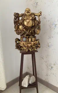مجسمه ثروت بودا با پایه چوبی