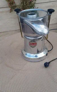 آبمیوه گیری صنعتی