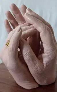 قالب دست کودک وروج خوشبخت
