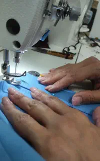 خانم علاقمند به خیاطی