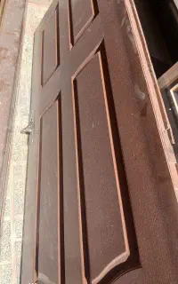 قفسه و در چوبی