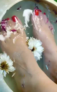 پدیکور و پارافین تراپی