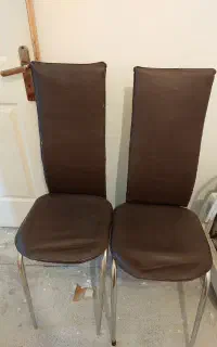 صندلی ها درحد نو و حالا حالا ها کار میکنه