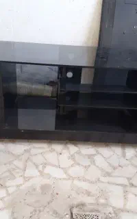 میز تلویزیون کاملا سالم با قیمت مناسب
