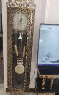 ویترین وساعت ایستاده هردو برنجی