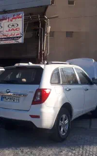 مکانیک سیار مکانیکی در محل روشن کردن خودرو