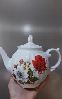 قوری گل قرمز
