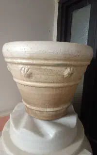 سه عدد گلدان