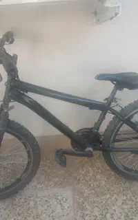 دوچرخه بیست چهار لاستیک عقبش خرابه