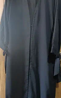 چند عدد شومیز و مانتو محرمی قیمت ها نوشته شده