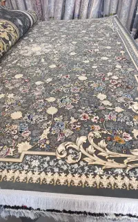 مغازه فرش فروشی جمع کردم فرشهای نو و کهنه