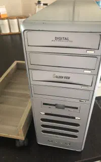 کیس کامپیوتر با زیره چرخدار چوبی