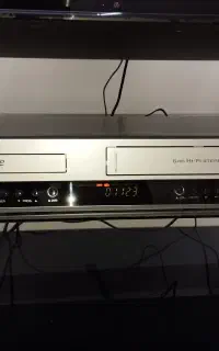 دستگاه VHS و DVD