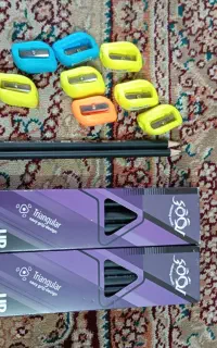مداد مشکی و مداد تراش