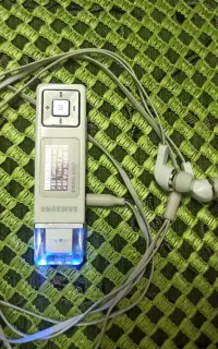 MP3 سامسونگ اصلی دیجیتال نوستالژی همراه با هندزفری