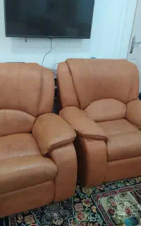 مبل چرم ریلکسی سالم و در حد نو
