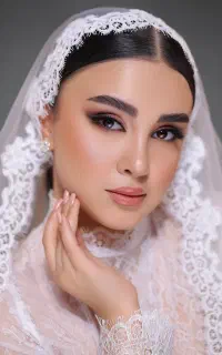 میکاپ آرتیست هستم همکاری با سالن زیبایی
